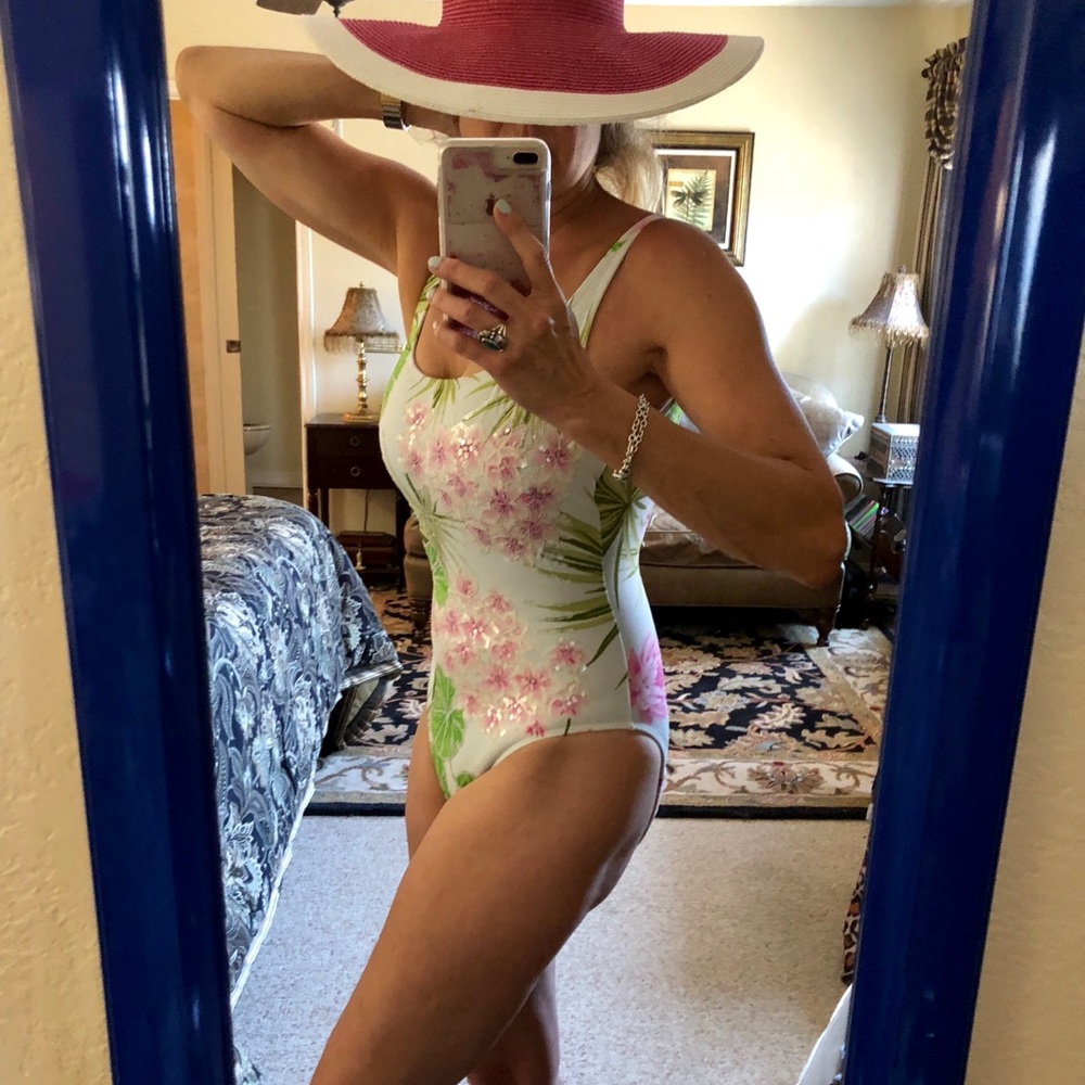 NWT swimsuit with sequins size 8 from Hawaii